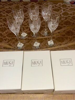 Mikasa Golden Lights Crystal Wine Glasses with Gold Rim - Set of 6